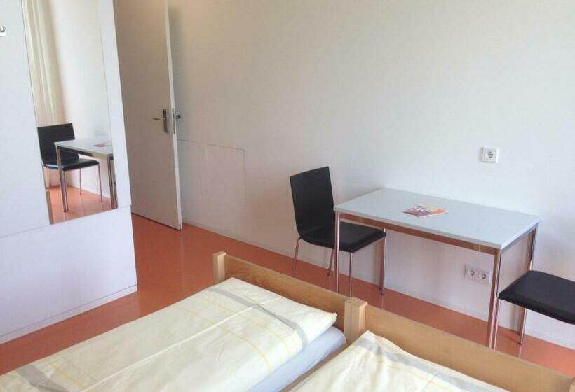 스탠다드 룸, Jugendherberge Stuttgart Neckarpark