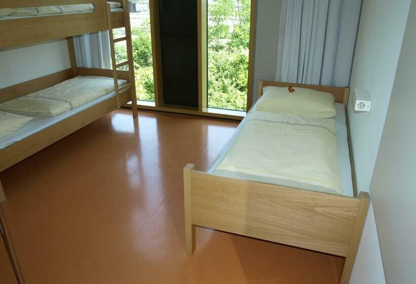 اتاق استاندارد سه نفره, Jugendherberge Stuttgart Neckarpark