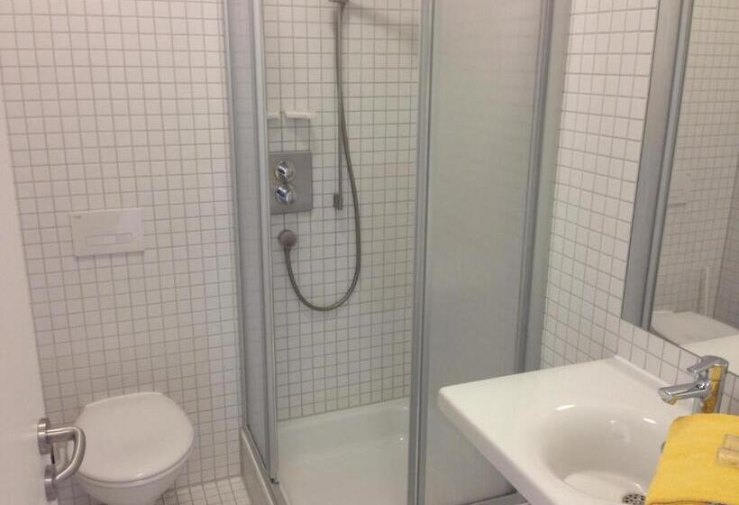 4인용 스탠다드 룸, Jugendherberge Stuttgart Neckarpark