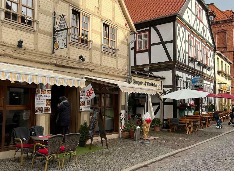 غرفة قياسية, Am Rathaus Adii