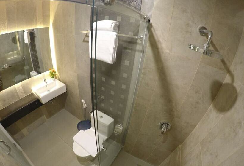 غرفة ديلوكس, Biz Boulevard