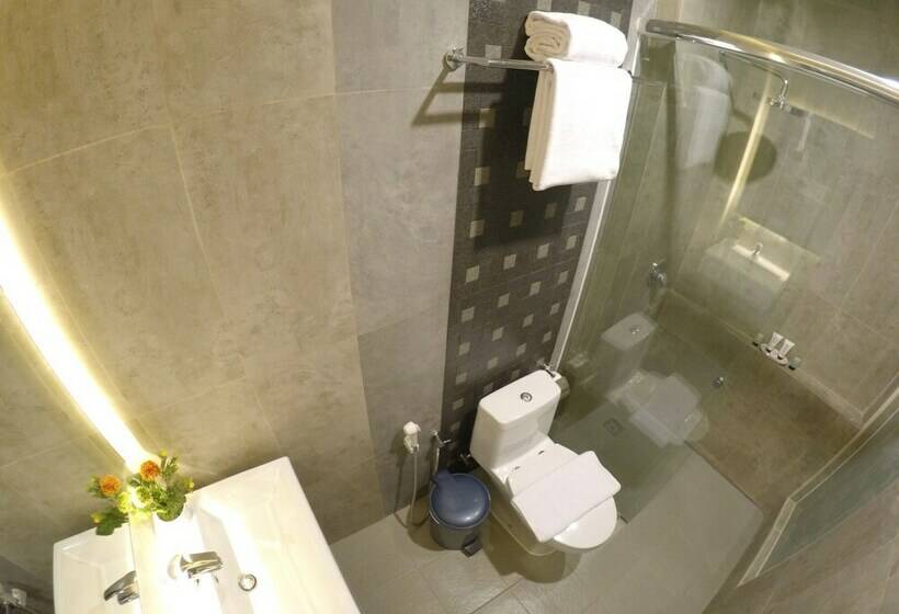 غرفة ديلوكس, Biz Boulevard