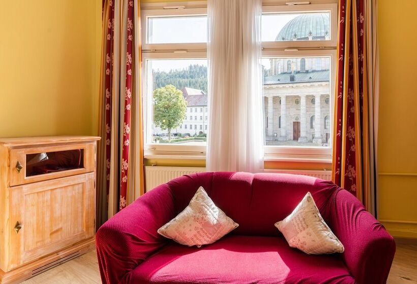 스탠다드 룸, Dom