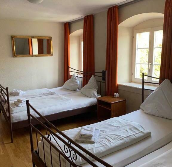 Standard 4 Pers. Værelse Delt Badeværelse, Gasthaus Schutzen