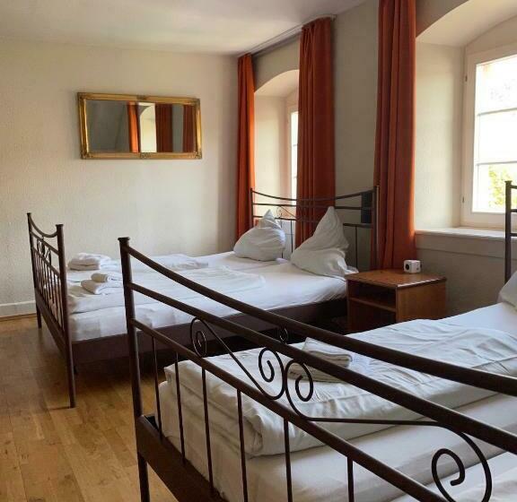 Standard 4 Pers. Værelse Delt Badeværelse, Gasthaus Schutzen