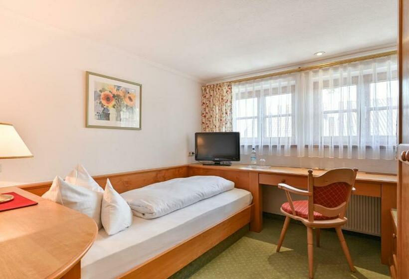 اتاق استاندارد یک نفره, Helmer