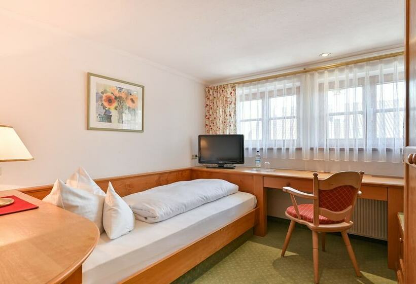 اتاق استاندارد یک نفره, Helmer