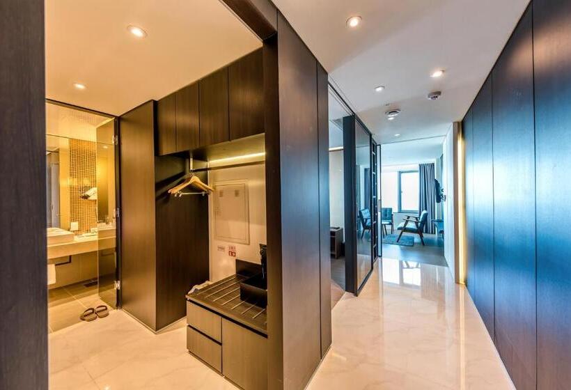 סוויטה, The First70