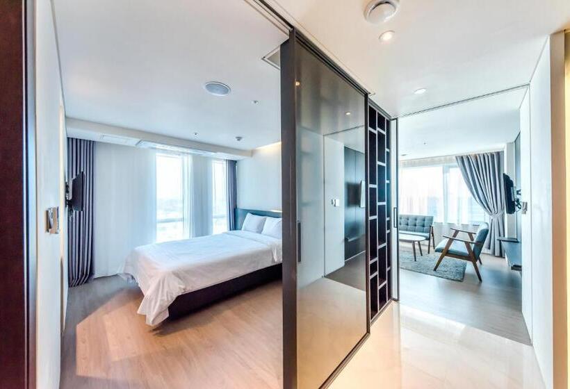 סוויטה, The First70