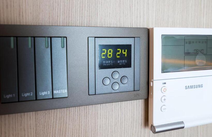 חדר סטנדרט מותאם לאדם עם מוגבלויות, The First70