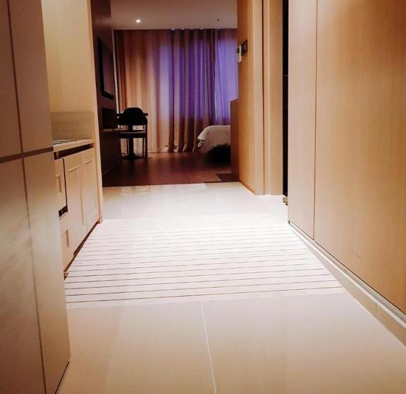 חדר סטנדרט מותאם לאדם עם מוגבלויות, The First70