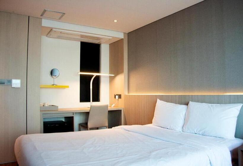 חדר סטנדרט מיטה זוגית, The First70