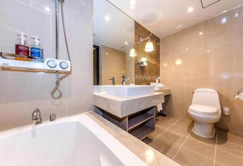 חדר סטנדרט מיטה זוגית, The First70