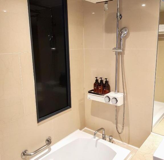 סוויטה, The First70