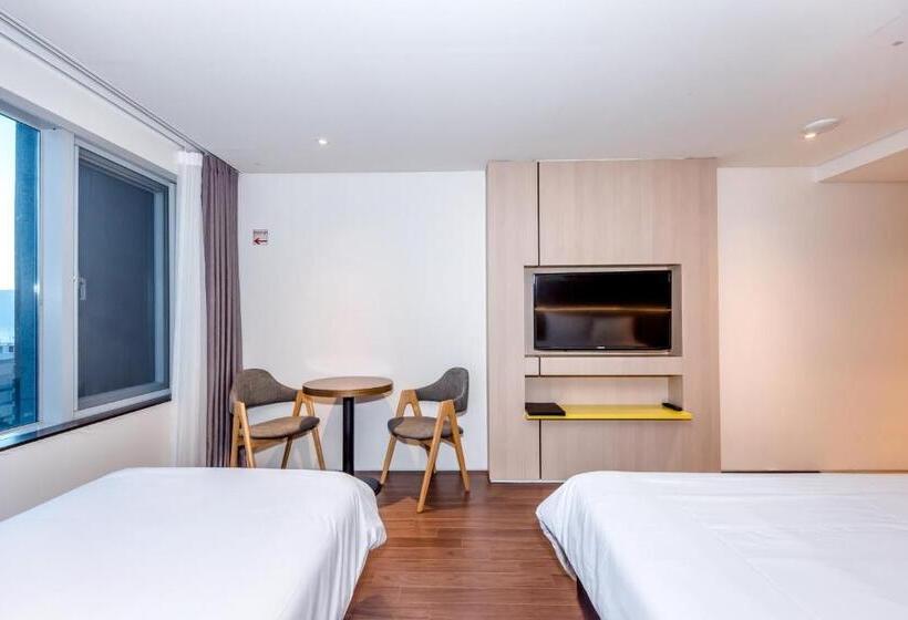 חדר דלוקס נוף לים, The First70