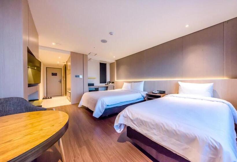 חדר דלוקס נוף לים, The First70