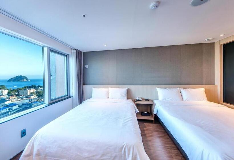 חדר פרמיום נוף לים, The First70