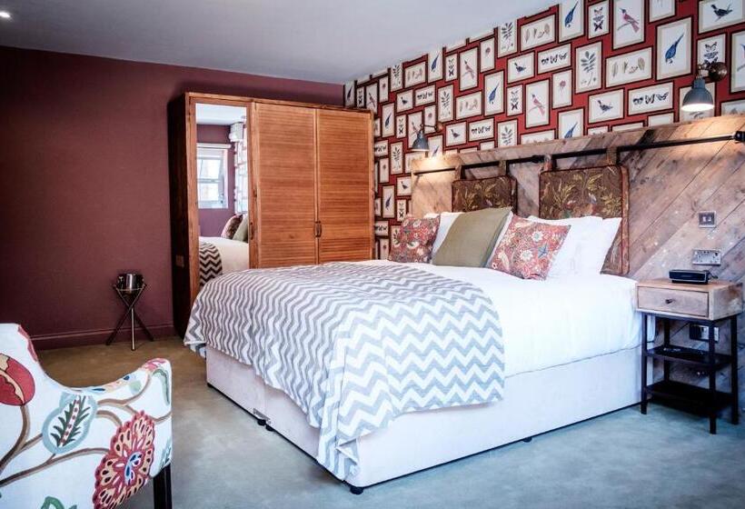 스탠다드 룸 킹사이즈 침대, The Queen's Head