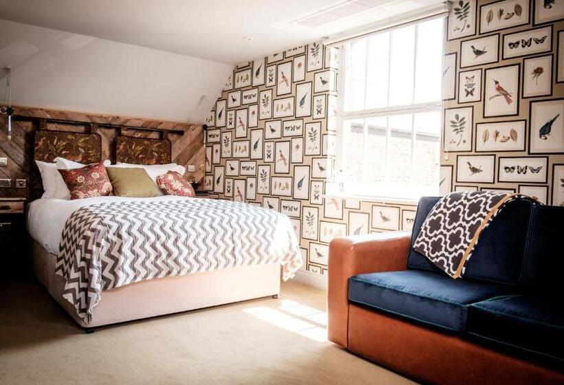 디럭스 룸, The Queen's Head