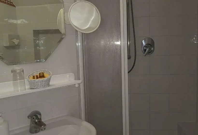Standard Yhden Hengen Huone, Villa Sisi