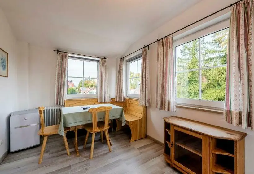 Standard Neljän Hengen Huone, Villa Sisi