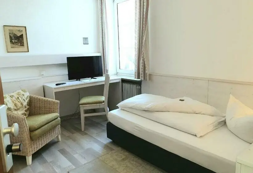 Standard Yhden Hengen Huone, Villa Sisi