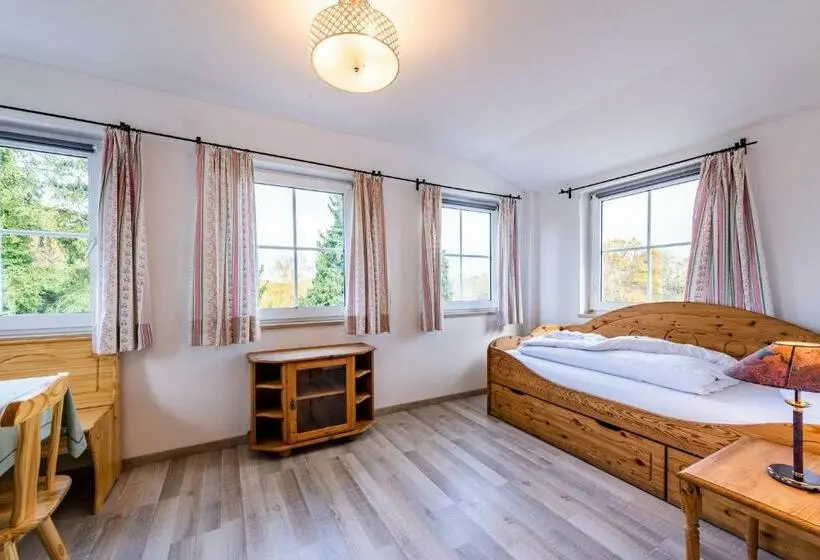 Standard Neljän Hengen Huone, Villa Sisi
