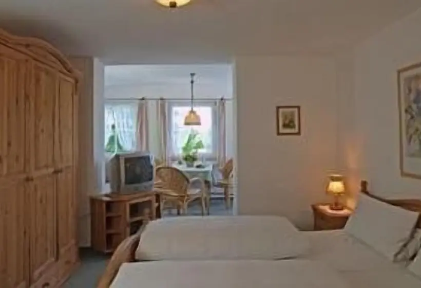 Standard Neljän Hengen Huone, Villa Sisi