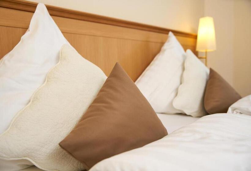 Полулюкс, Landhotel Krolik