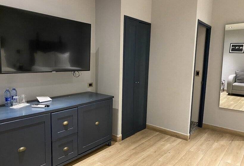 اتاق لوکس, Origen