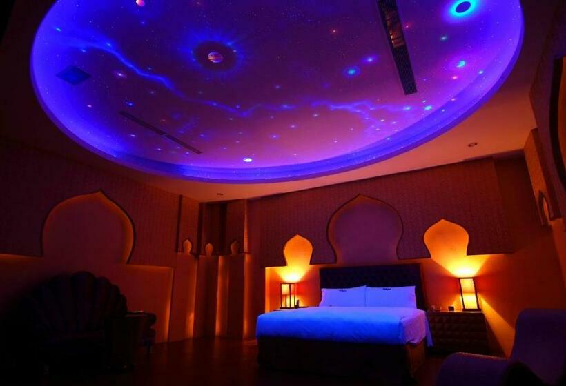 اتاق لوکس, Takao Love Motel