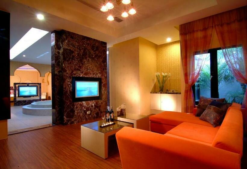 Quarto deluxe, Takao Love Motel