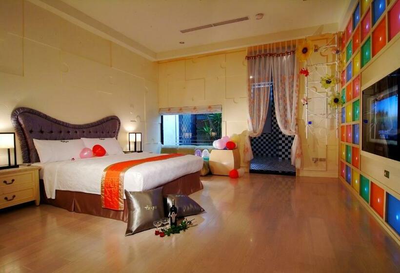 Quarto standard, Takao Love Motel