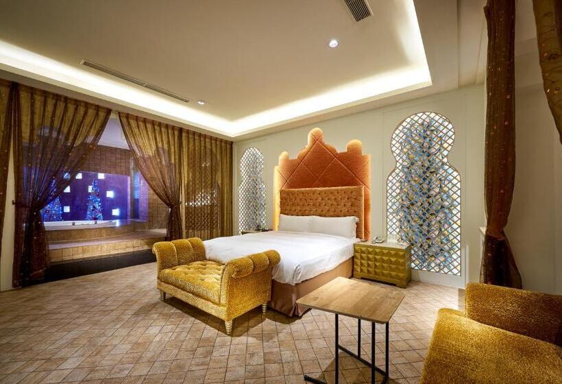 Quarto standard, Takao Love Motel