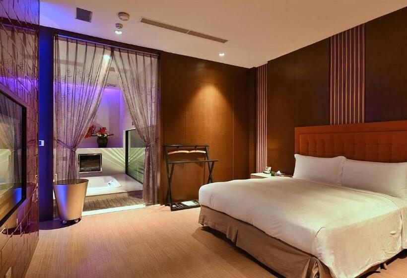 اتاق استاندارد, Takao Love Motel