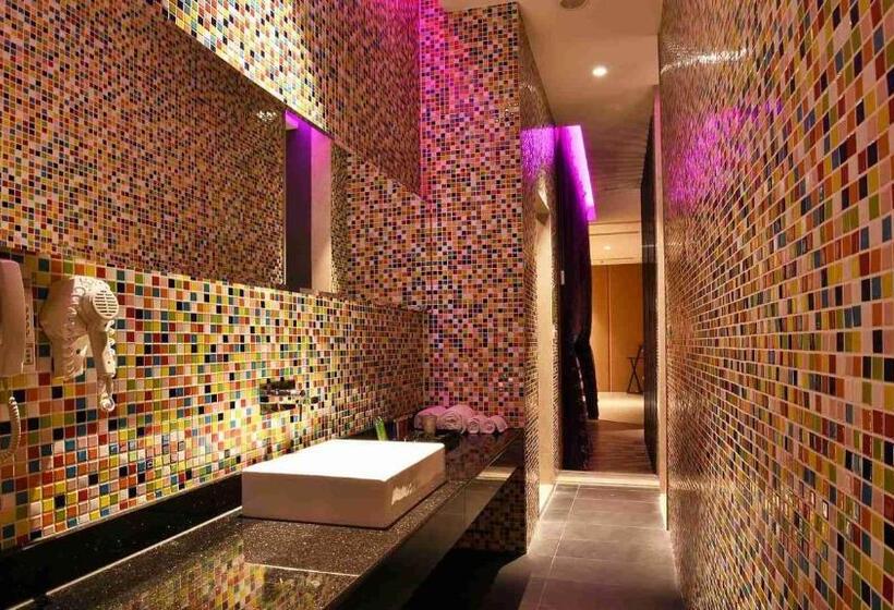 Quarto standard, Takao Love Motel