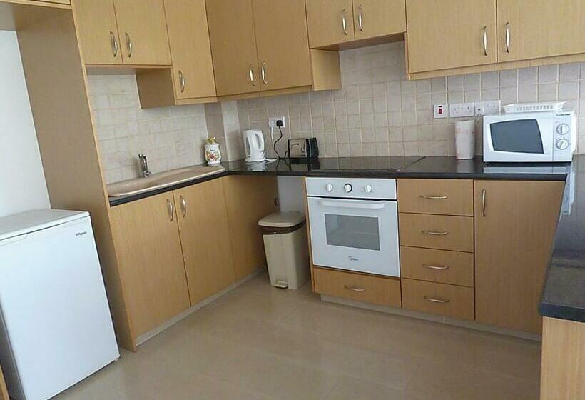 Апартаменты 2 Спальни с Балконом, Valentinos Apartments
