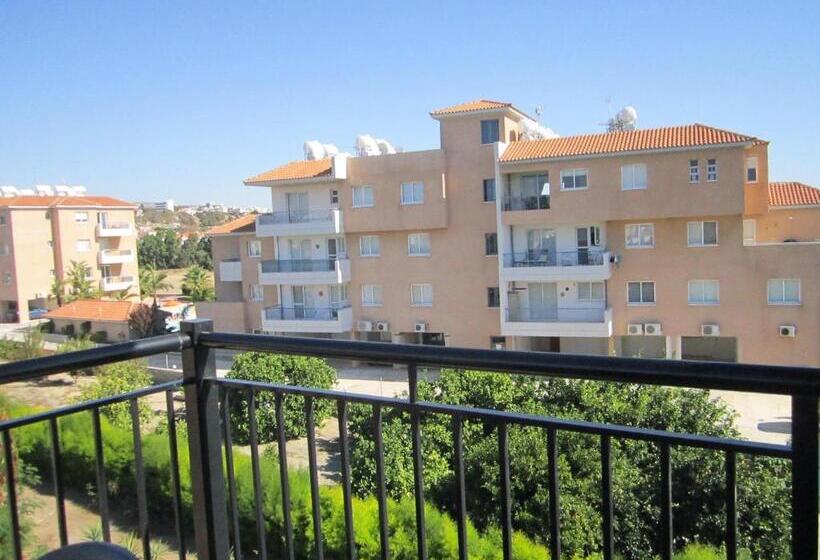Апартаменты 2 Спальни с Балконом, Valentinos Apartments