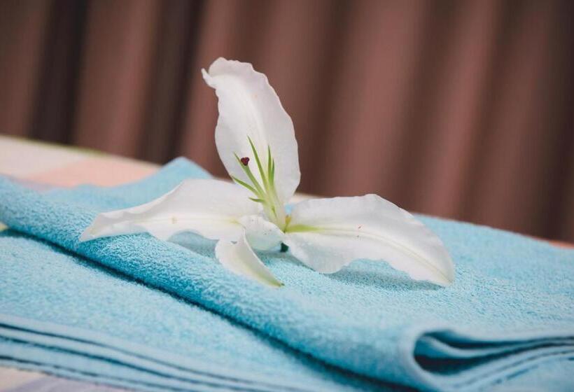 شقة غرفتين نوم مزودة بشُرفة, Valentinos Apartments