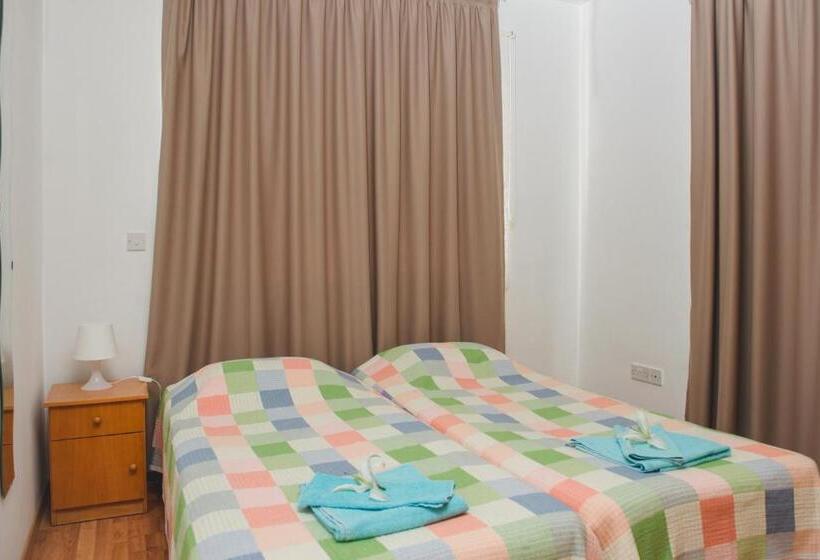 バルコニー付2ベッドルームアパートメント, Valentinos Apartments