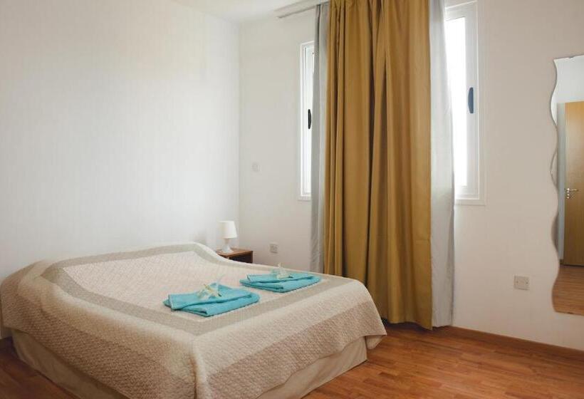 バルコニー付2ベッドルームアパートメント, Valentinos Apartments