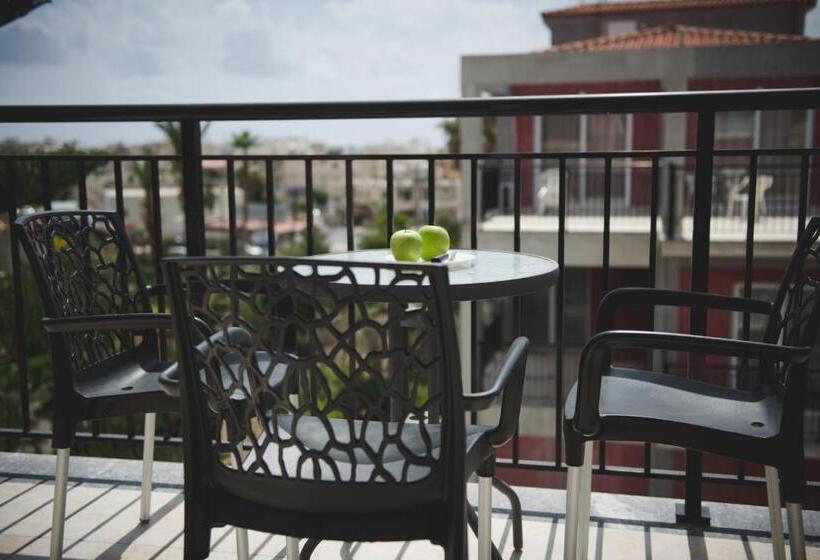 バルコニー付2ベッドルームアパートメント, Valentinos Apartments