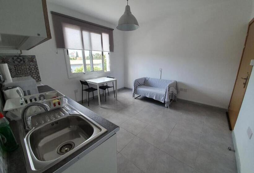 شقة غرفة نوم واحدة مزودة بشُرفة, Valentinos Apartments