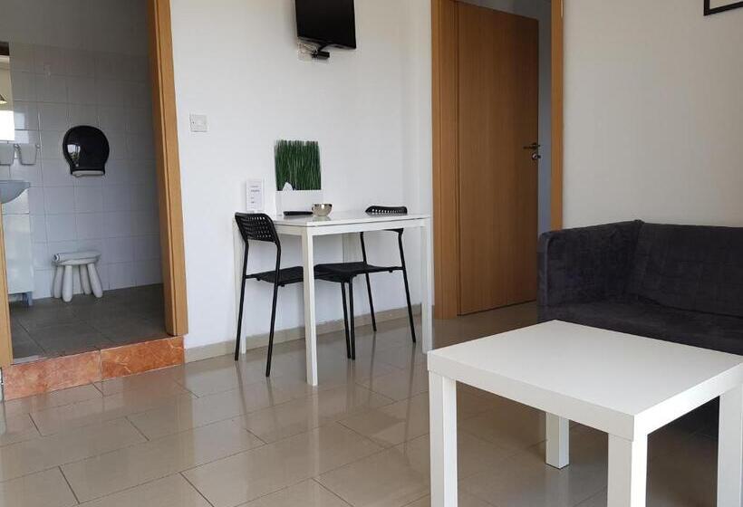 شقة غرفة نوم واحدة مزودة بشُرفة, Valentinos Apartments