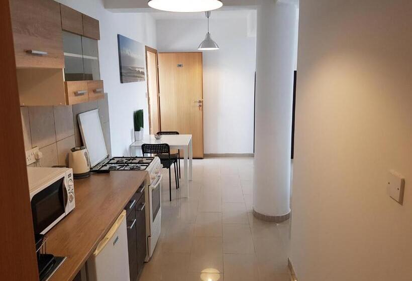 Студио Стандарт с Балконом, Valentinos Apartments