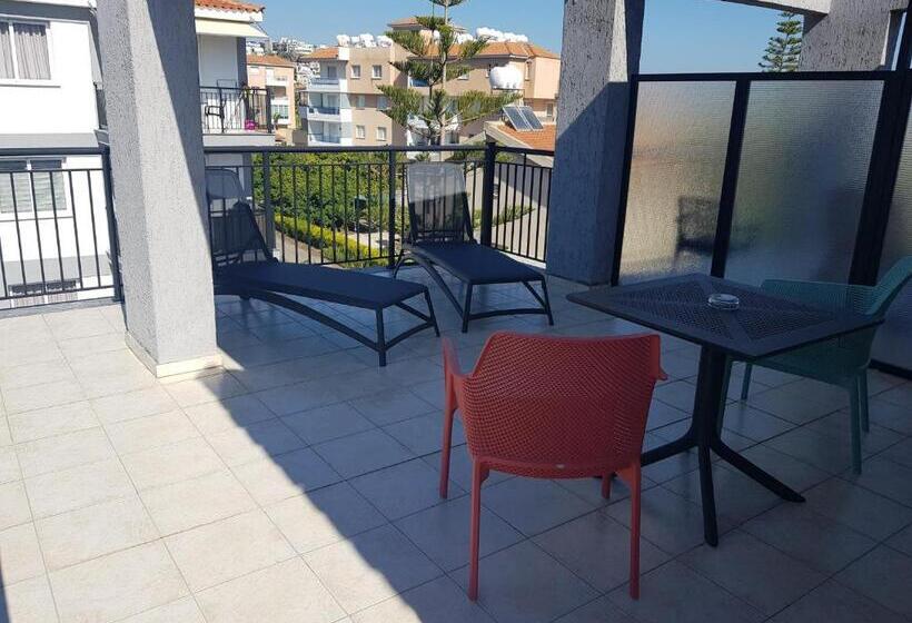 شقة غرفة واحدة مزودة بتراس, Valentinos Apartments