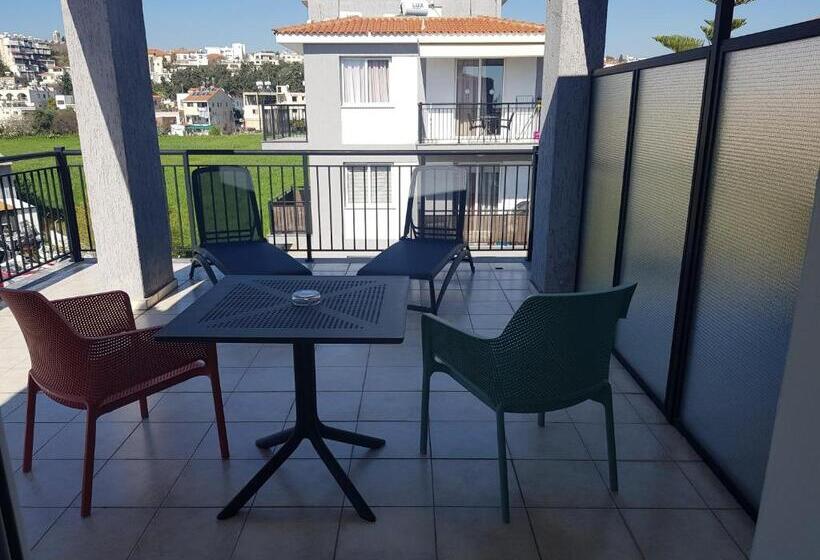 شقة غرفة واحدة مزودة بتراس, Valentinos Apartments