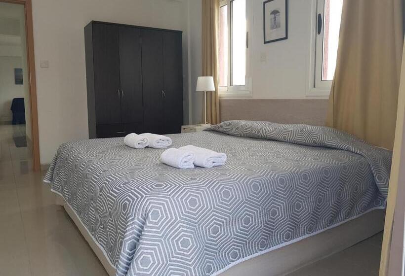 شقة غرفة واحدة مزودة بتراس, Valentinos Apartments