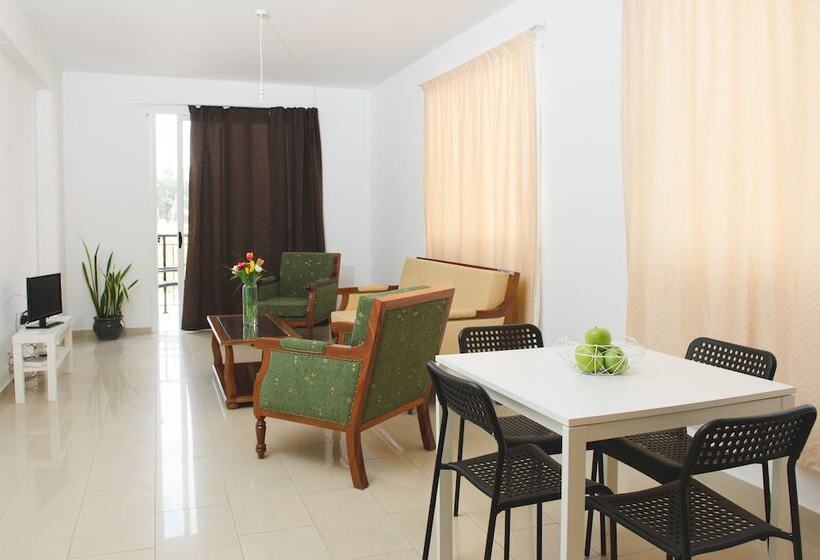 شقة غرفتين نوم مزودة بشُرفة, Valentinos Apartments