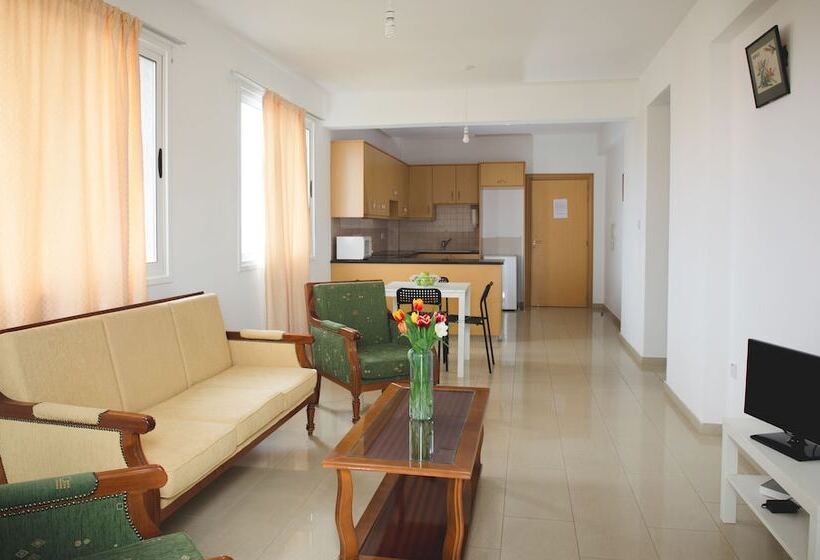 Апартаменты 2 Спальни с Балконом, Valentinos Apartments